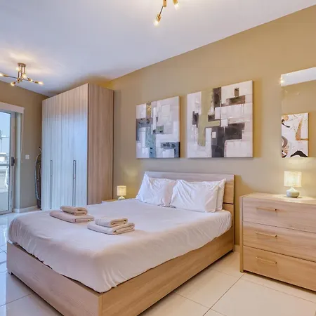 2 Bedroom With Balcony & Panoramic Views Apartment