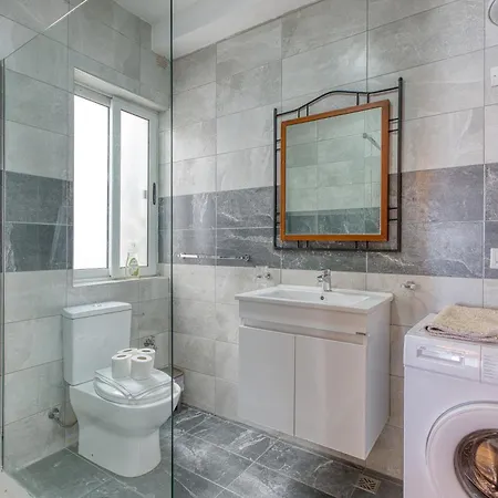 2 Bedroom With Balcony & Panoramic Views *