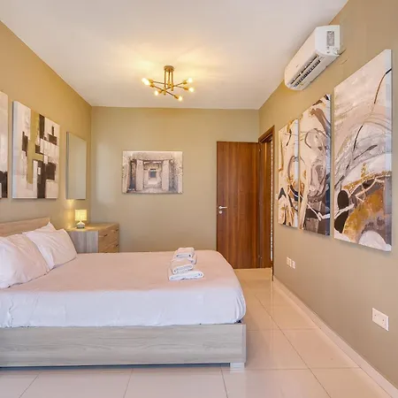 2 Bedroom With Balcony & Panoramic Views *